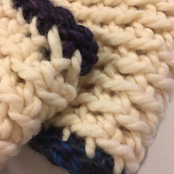 NWT “Abigail English” Chunky Infinity Scarf. - Picture 8 of 8